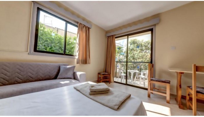 A. Maos Hotel Apartments poza 4