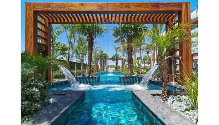 Amanti, Madefortwo Hotels poza 2