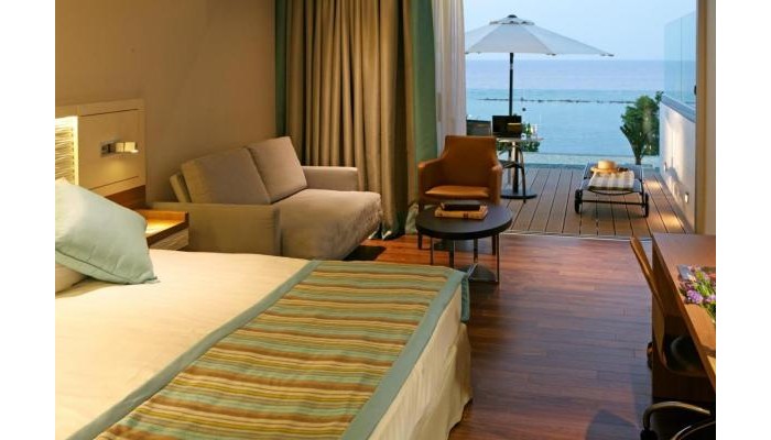 Hotel Crowne Plaza Limassol poza 2