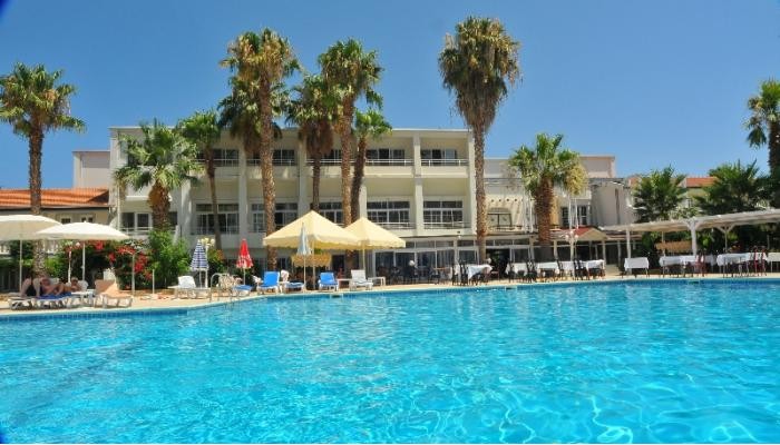 La Hotel & Resort poza 1