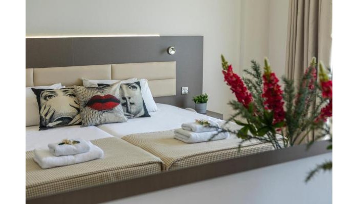 Queen's Bay Hotel poza 5