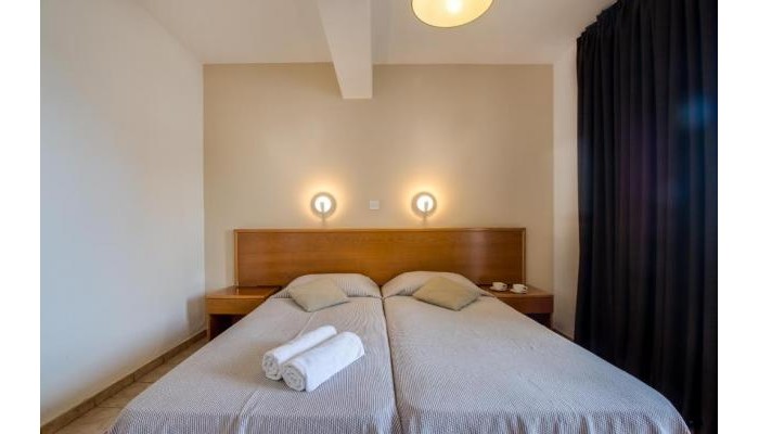 Captain Karas Holiday Apartments poza 10