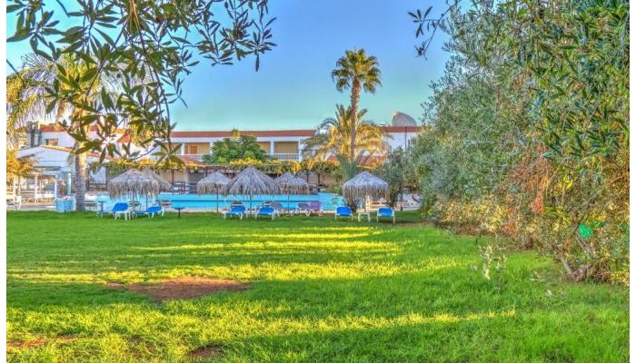 Captain Karas Holiday Apartments poza 4