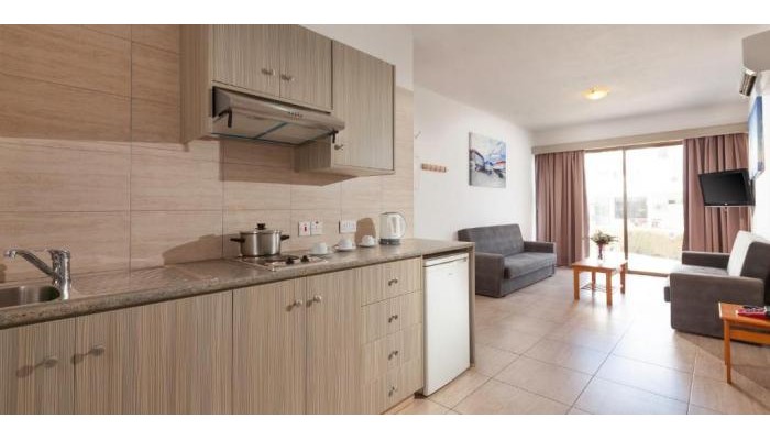 Penelope Beach Hotel Apts poza 8